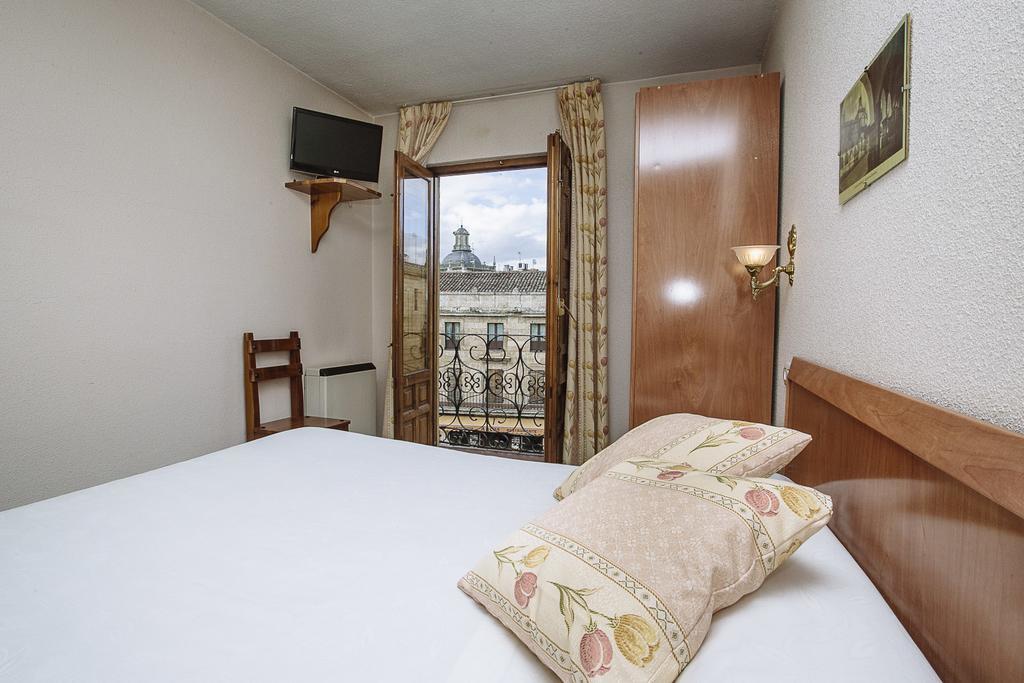 Hostal Plaza Ciudad-Rodrigo エクステリア 写真