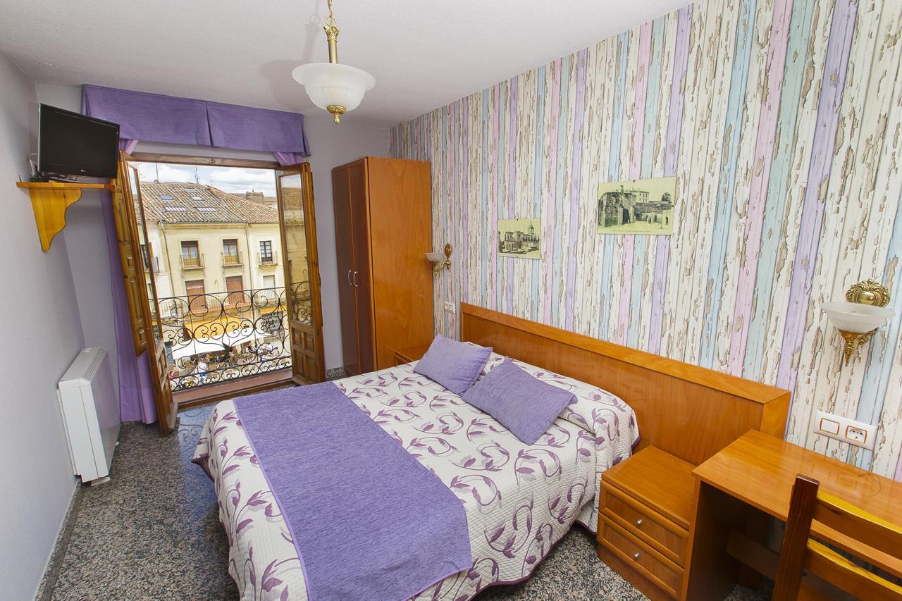 Hostal Plaza Ciudad-Rodrigo エクステリア 写真