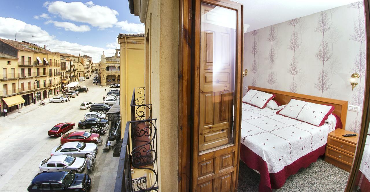 Hostal Plaza Ciudad-Rodrigo エクステリア 写真